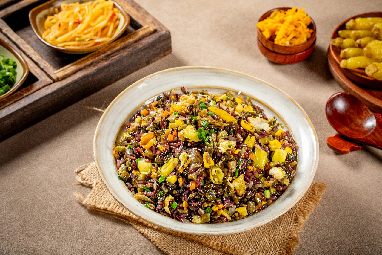 泡椒酸菜蛋炒饭