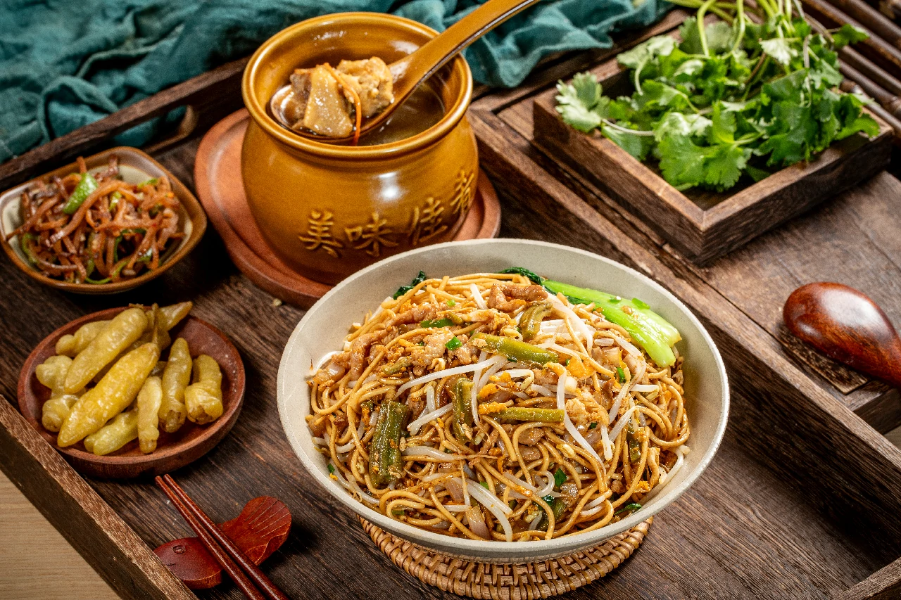 酸豆角肉丝蛋炒面