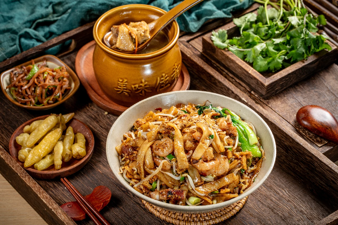 鱿鱼虾仁蛋炒河粉