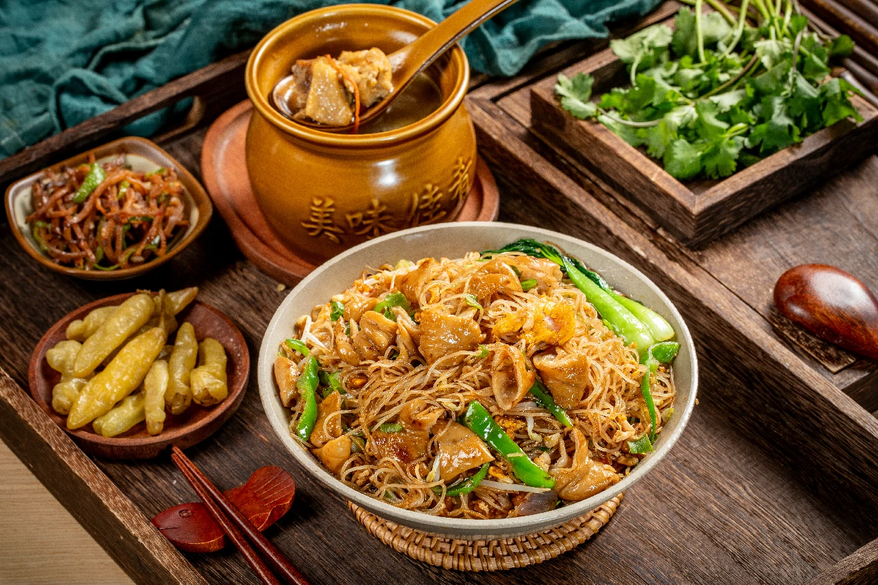 红烧肥肠蛋炒粉丝